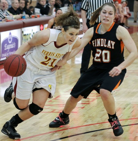 Defeated: Bulldog Junior Kelsey DeNoyelles, drives past a Findlay defender during a Feb. 19 game. The Bulldogs fell to Findlay 82-67. Photo By: Brock Copus | Photographer 