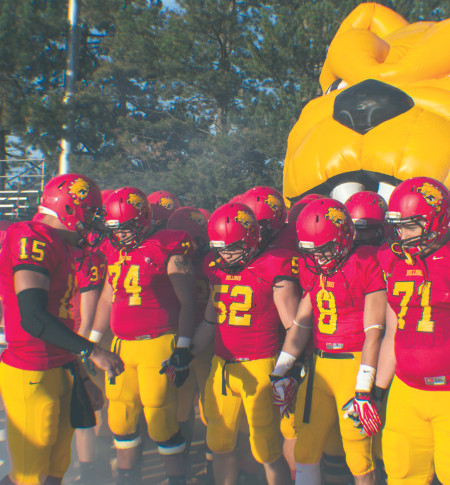 Looking to be top dogs: Ferris sophomore quarterback Jason Vander Laan offers encouraging words to his teammates moments before their fist home game this past weekend. The Bulldogs beat Lake Erie 56-49 and will face Ashland Saturday, Sept. 21. Photo By: Eric Trandel | Photo Editor