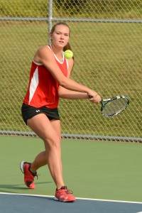 Ferris State tennis player Arien Kissinger sets up for a backhand in GLIAC play.