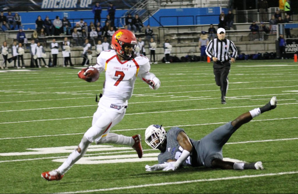 Junior quarterback Reggie Bell finsished the night with 493 yards after completing 19 passes, rushing the ball 27 times and recording one reception.